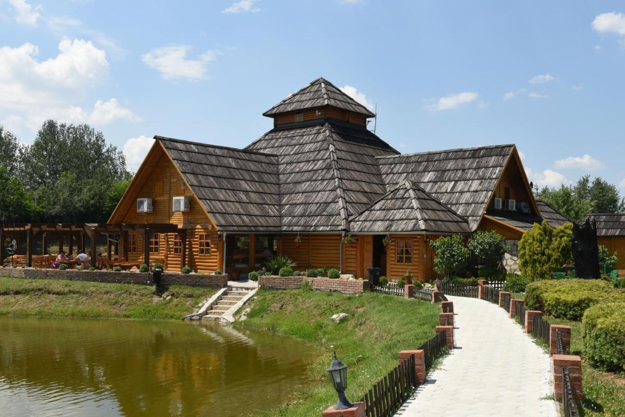 Etno Selo Moravski Konaci Velika Plana Ngoại thất bức ảnh